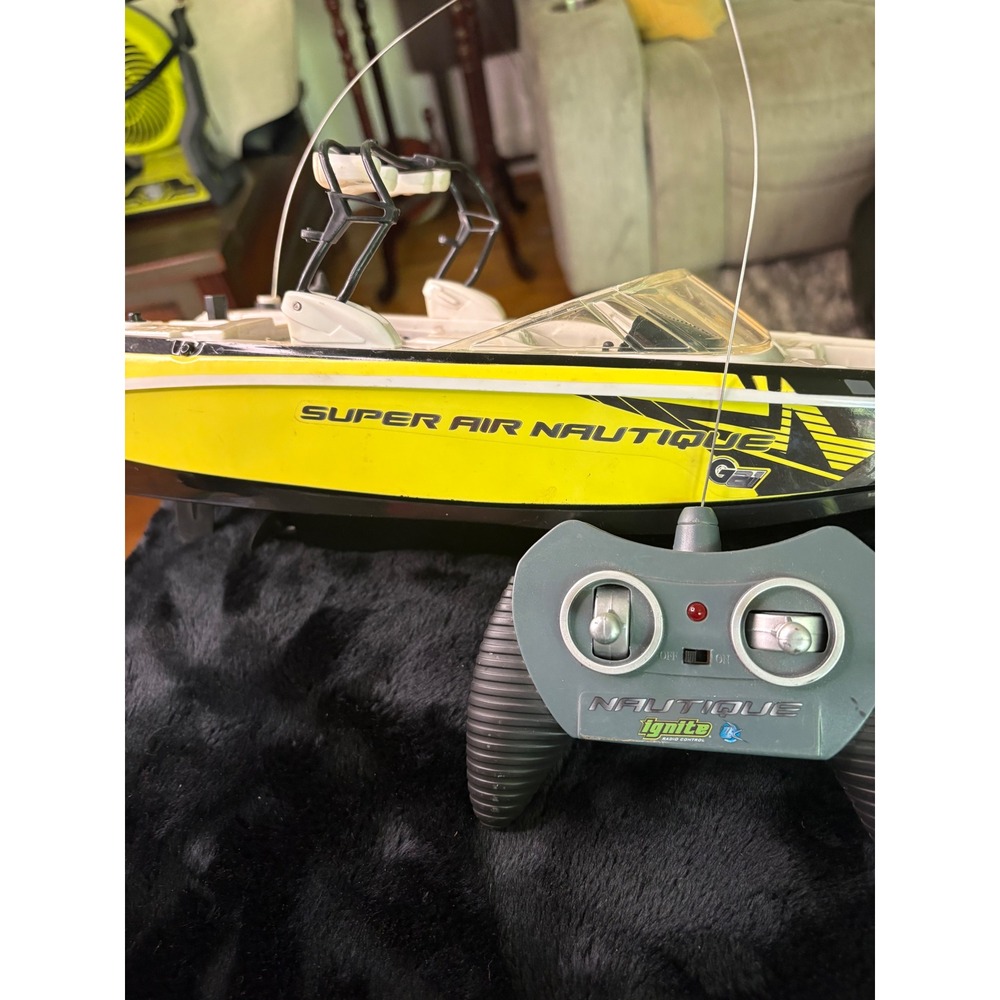 Untested Ignite Super Air Nautique G21 RC Boat Yellow Black with Remote